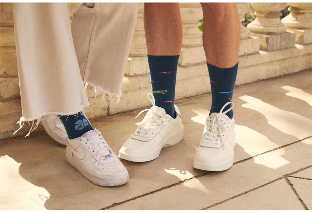 Qué calcetines usar con zapatillas blancas - Soxland Socks